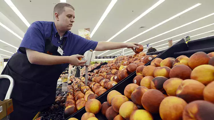 grocery-employee