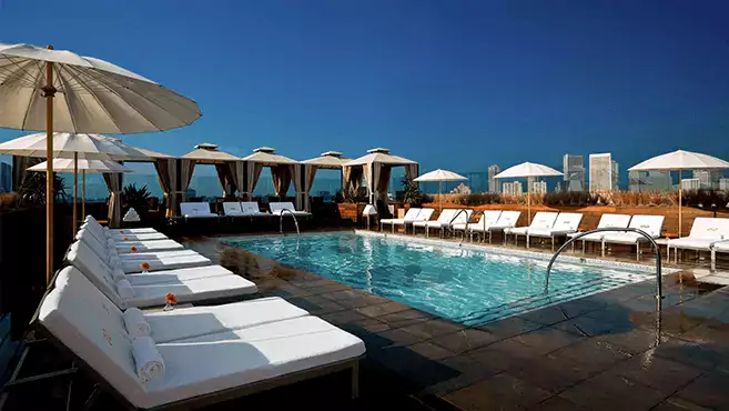 hotel-rooftop-pool